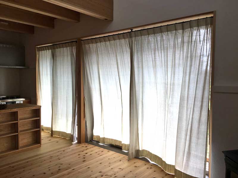 自然素材の家のカーテン 自然栽培綿カーテン納品事例18091 綿カーテン オーダーカーテン ラグ 国立 自然素材【たとぱに】